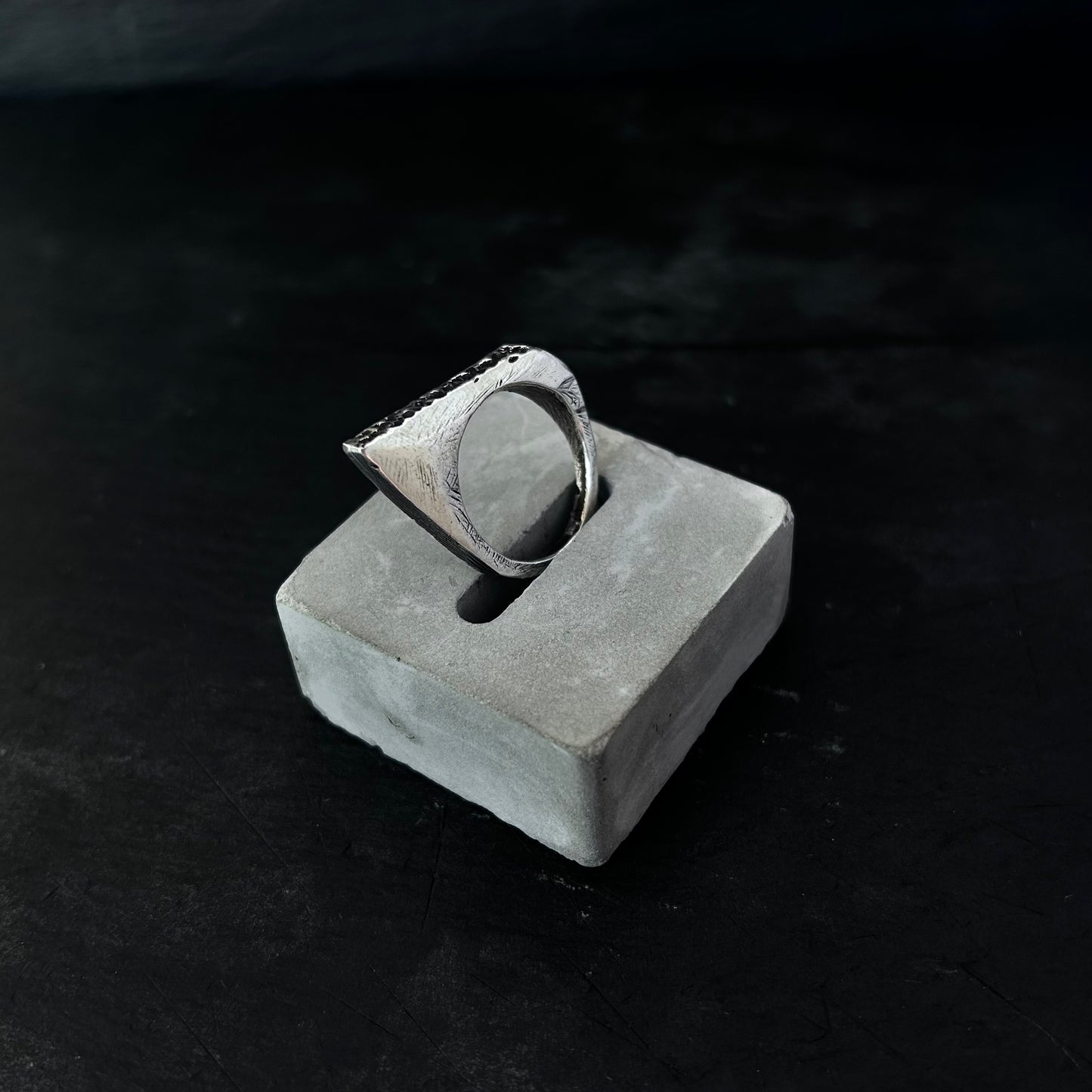 [RIKU]• pointed half stamp 925 ring